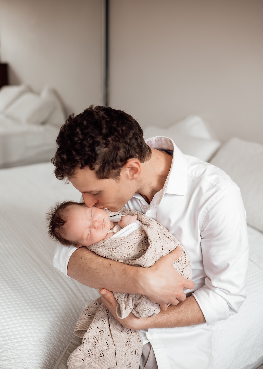Newborn-lifestyle-inhome-photo-session-sydney